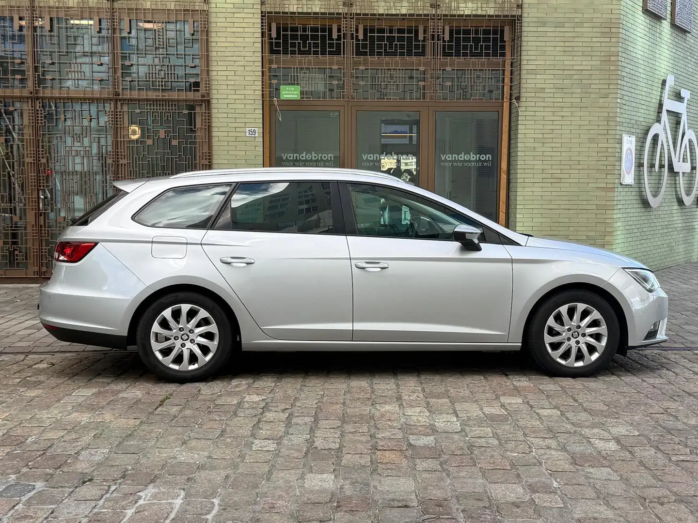 SEAT Leon ST 1.6 TDI Style Connect Ecomotive Argent - 2