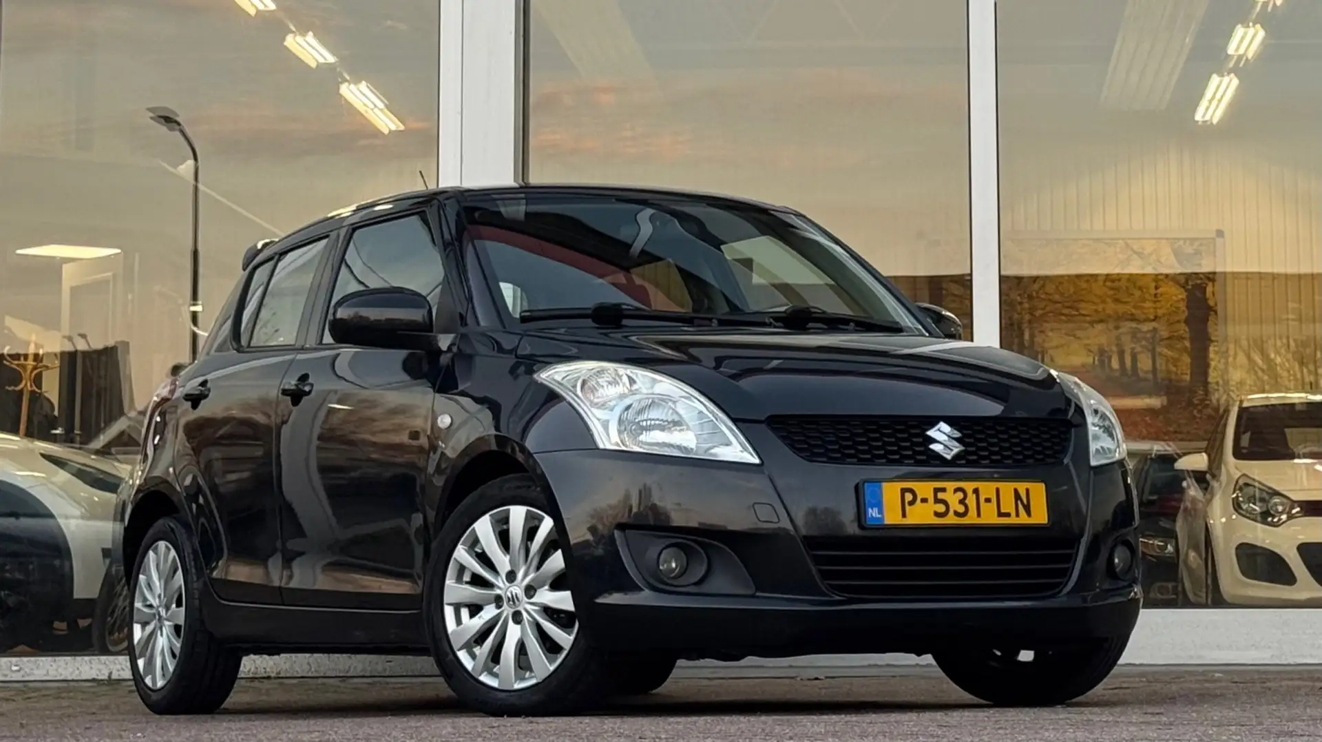 Suzuki Swift 1.2i Exclusive EASSS CruiseControl Clima 5d Nieuwe Noir - 2