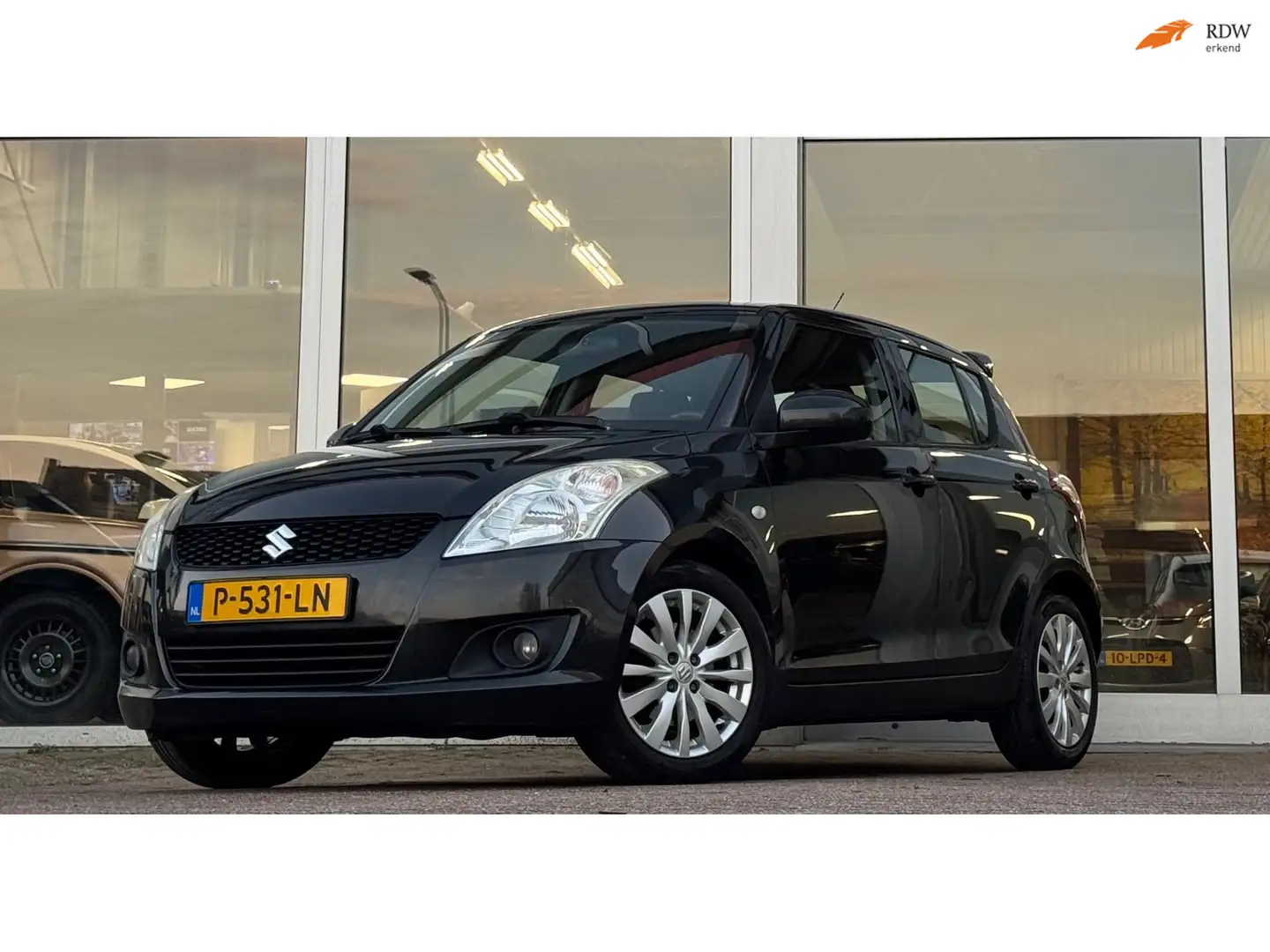 Suzuki Swift 1.2i Exclusive EASSS CruiseControl Clima 5d Nieuwe Noir - 1