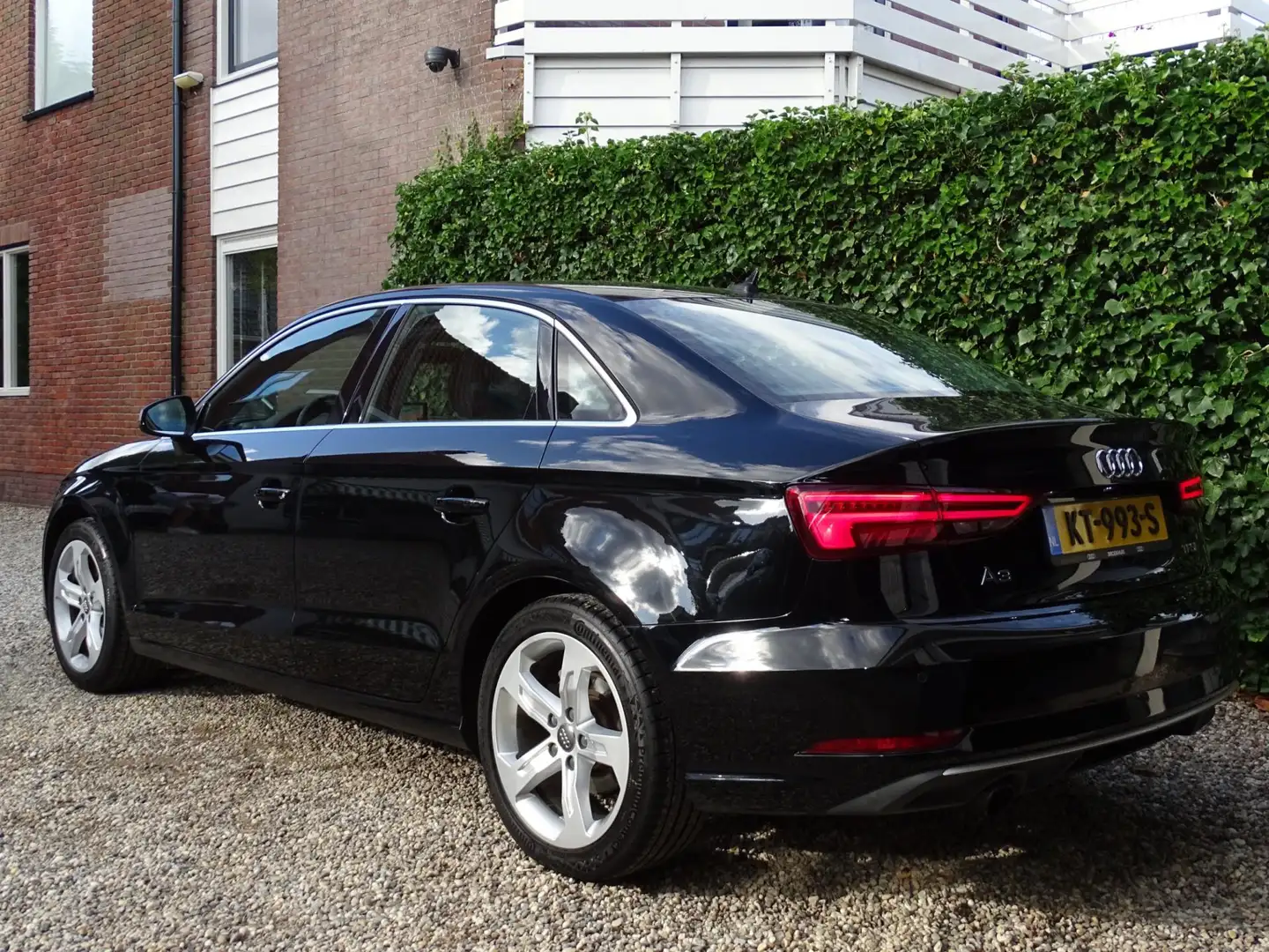 Audi A3 Limousine 1.0 TFSI Sport Lease Edition Schwarz - 2