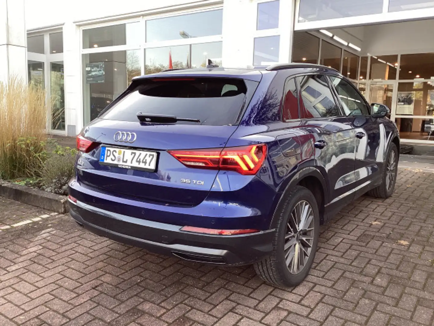 Audi Q3 advanced 35 TDI, S-TRONIC, NAVI+, AHK, RFK, Blau - 2