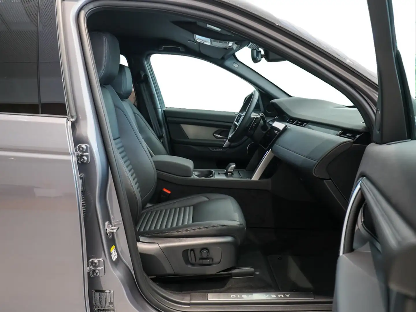Land Rover Discovery Sport D200 Dynamic SE Neupreis: 70.909 Euro Grijs - 2