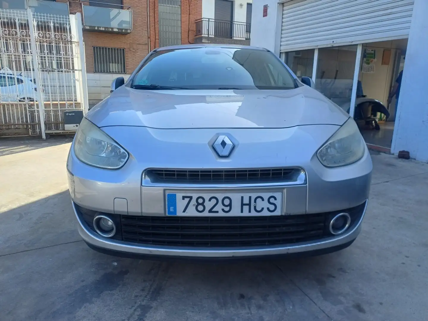 Renault Fluence 1.6 16v Dynamique Plateado - 2