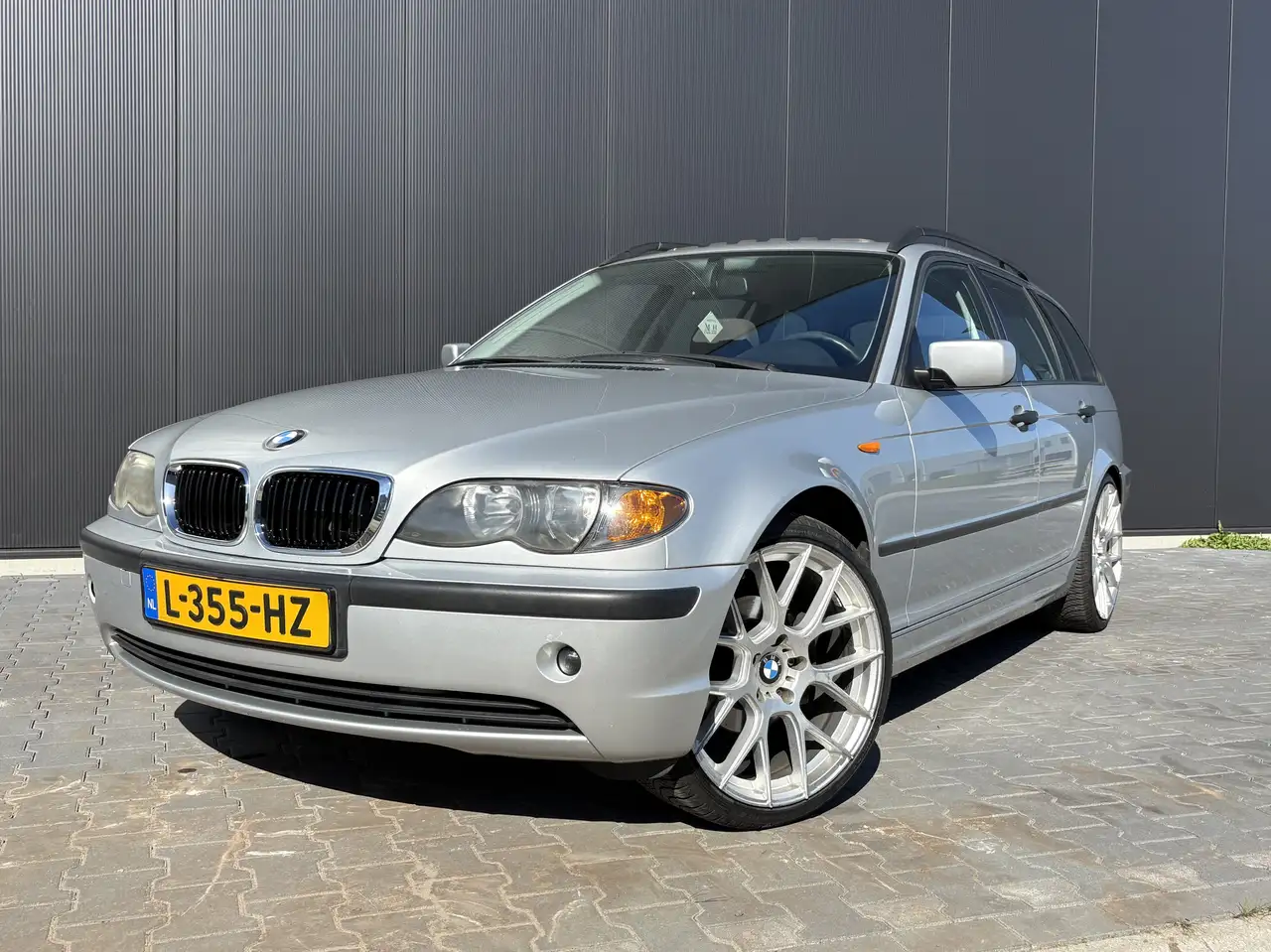 BMW 330