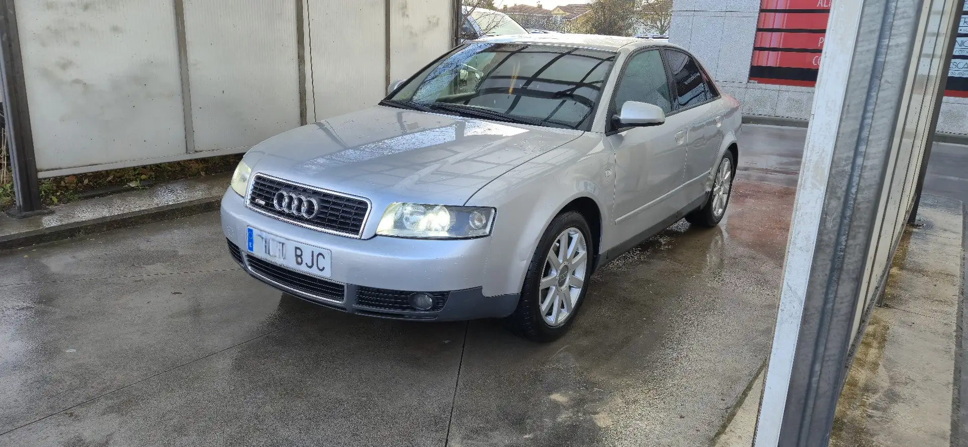 Audi A4 2.0 - 1