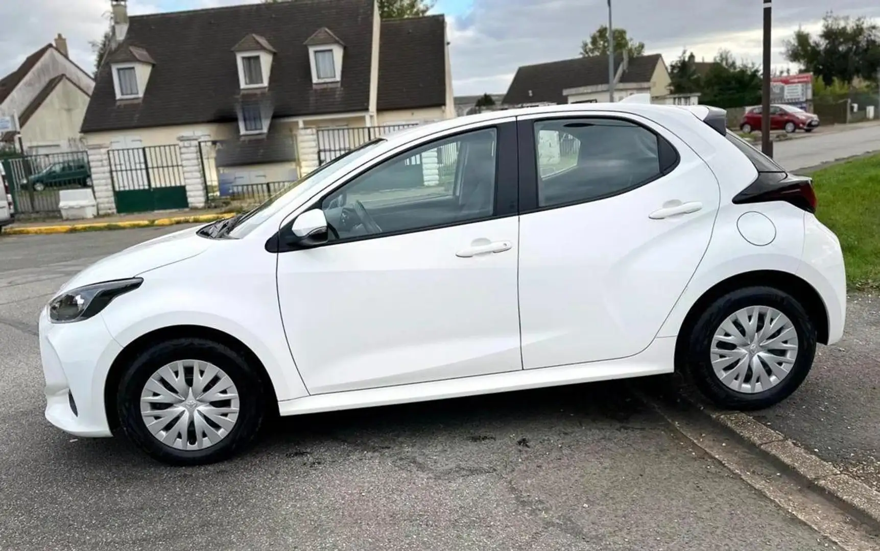 Toyota Yaris DYNAMIC 1.5 HYBRIDE 116h 01/2023 15000HT ENTRETIEN COMPLET A JOUR TBEG Noir - 2