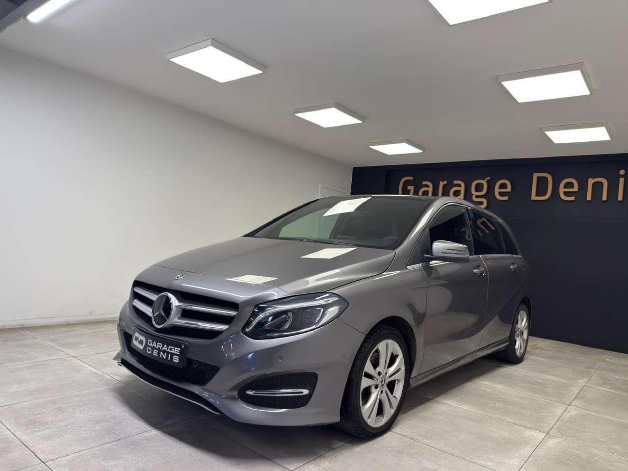 Mercedes-Benz B 180 — photo 1