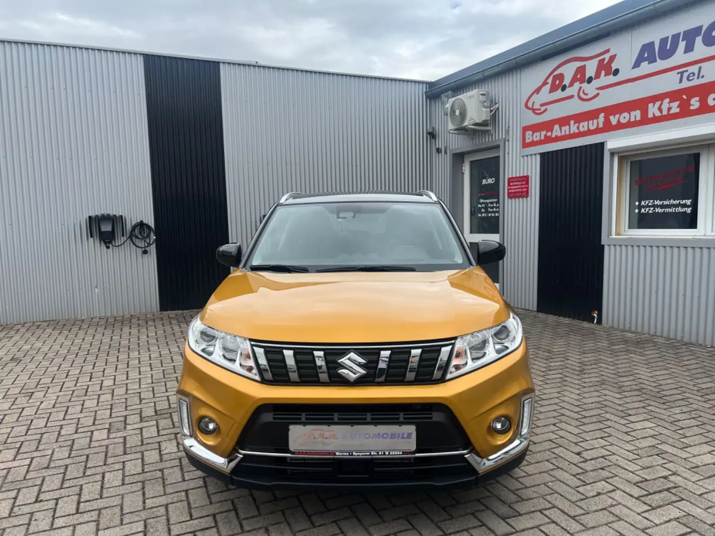 Suzuki Vitara 1.0 Comfort 1.Hand+49TKM+Kamera+Navi+SHZ Gelb - 2