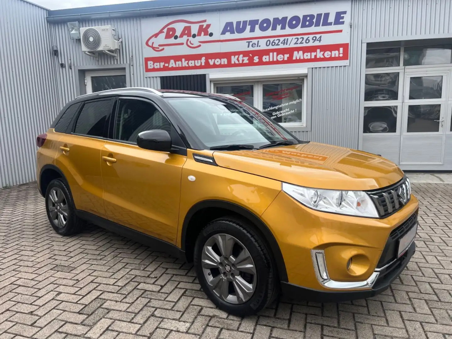 Suzuki Vitara 1.0 Comfort 1.Hand+49TKM+Kamera+Navi+SHZ Gelb - 1