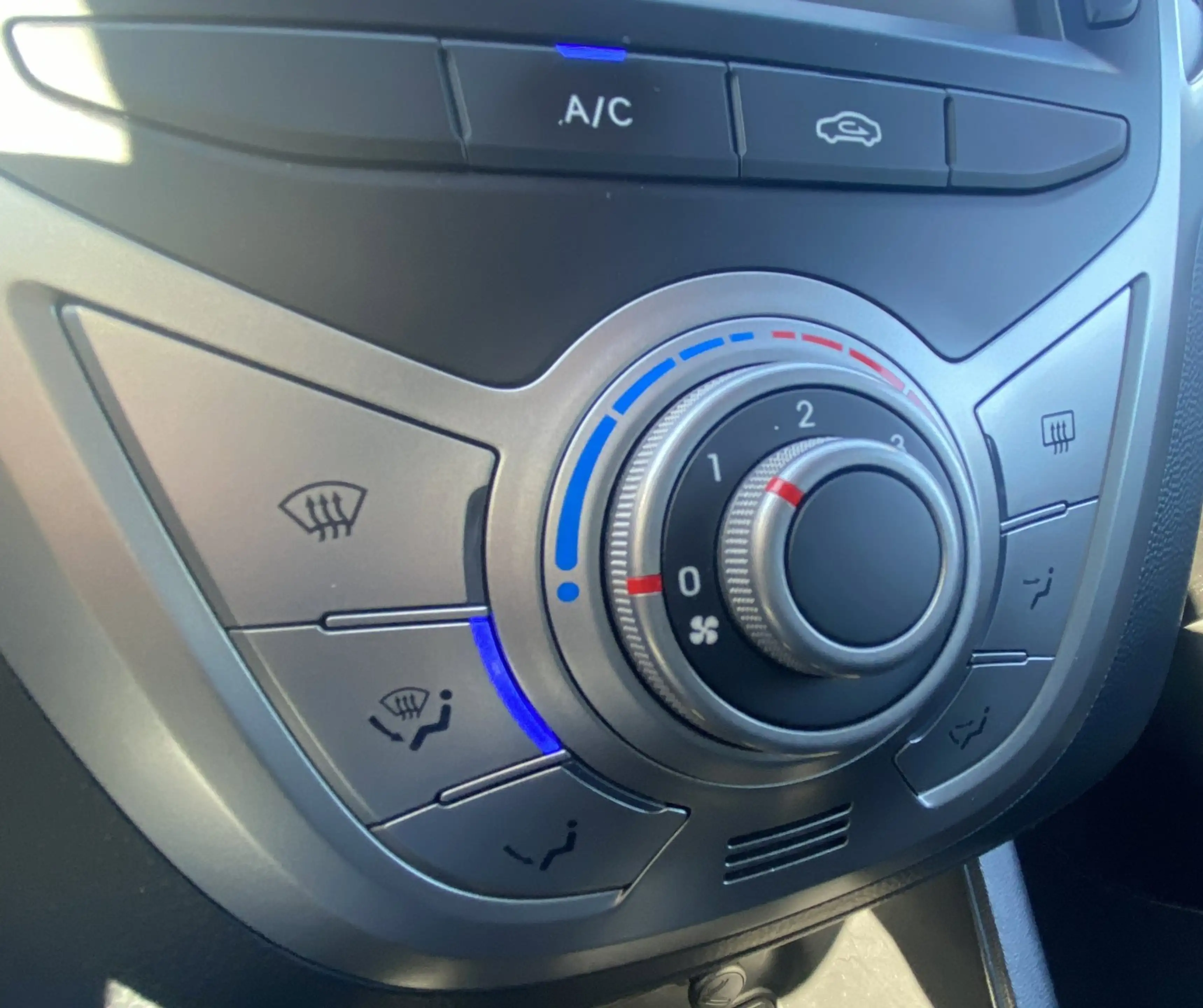 Hyundai iX20 1.4i Go!/ Camera / AC/ Navi/ Nw. APK/ NAP/ 1e eig. — photo 19