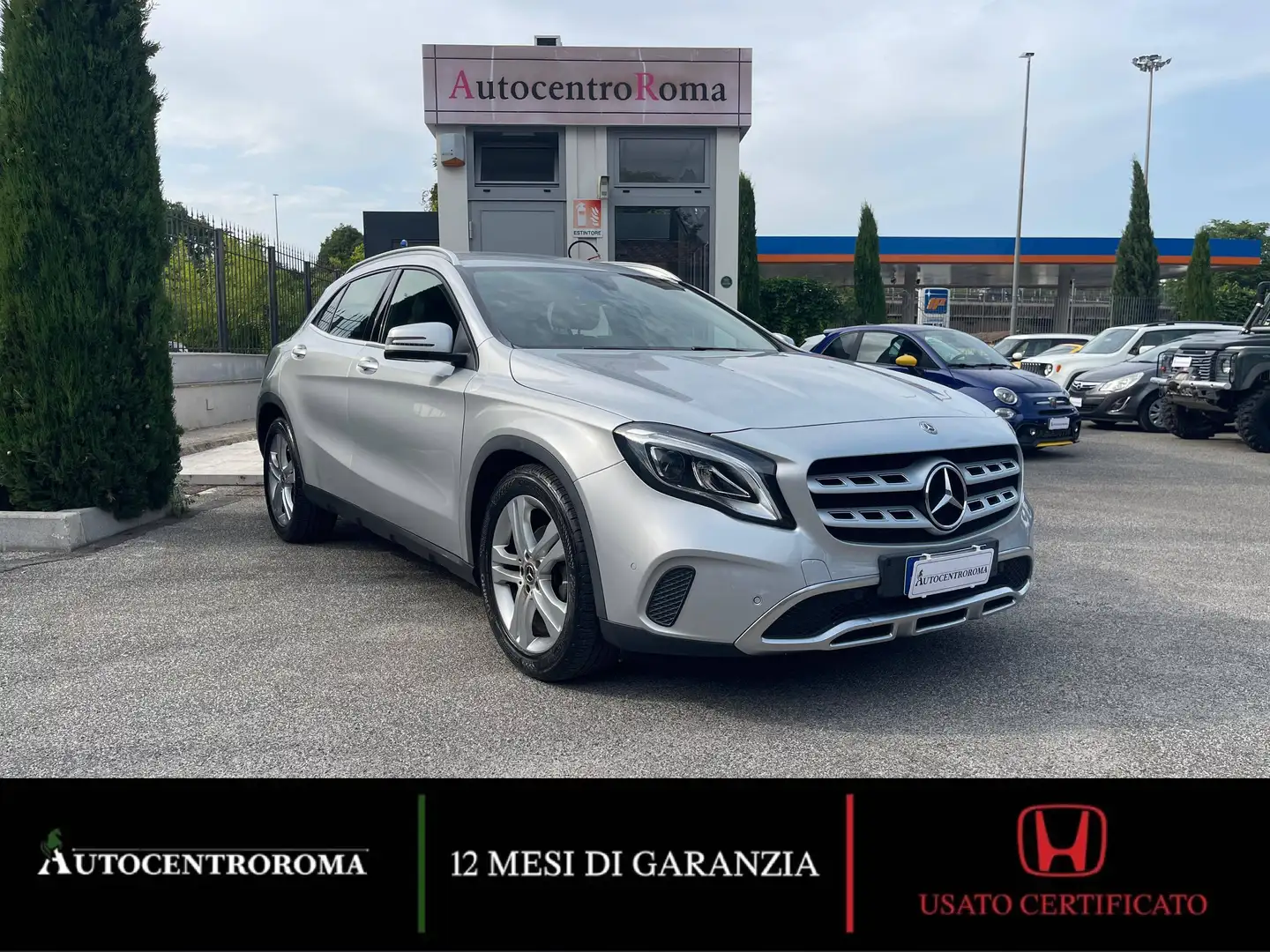 Mercedes-Benz GLA 180 Argent - 1