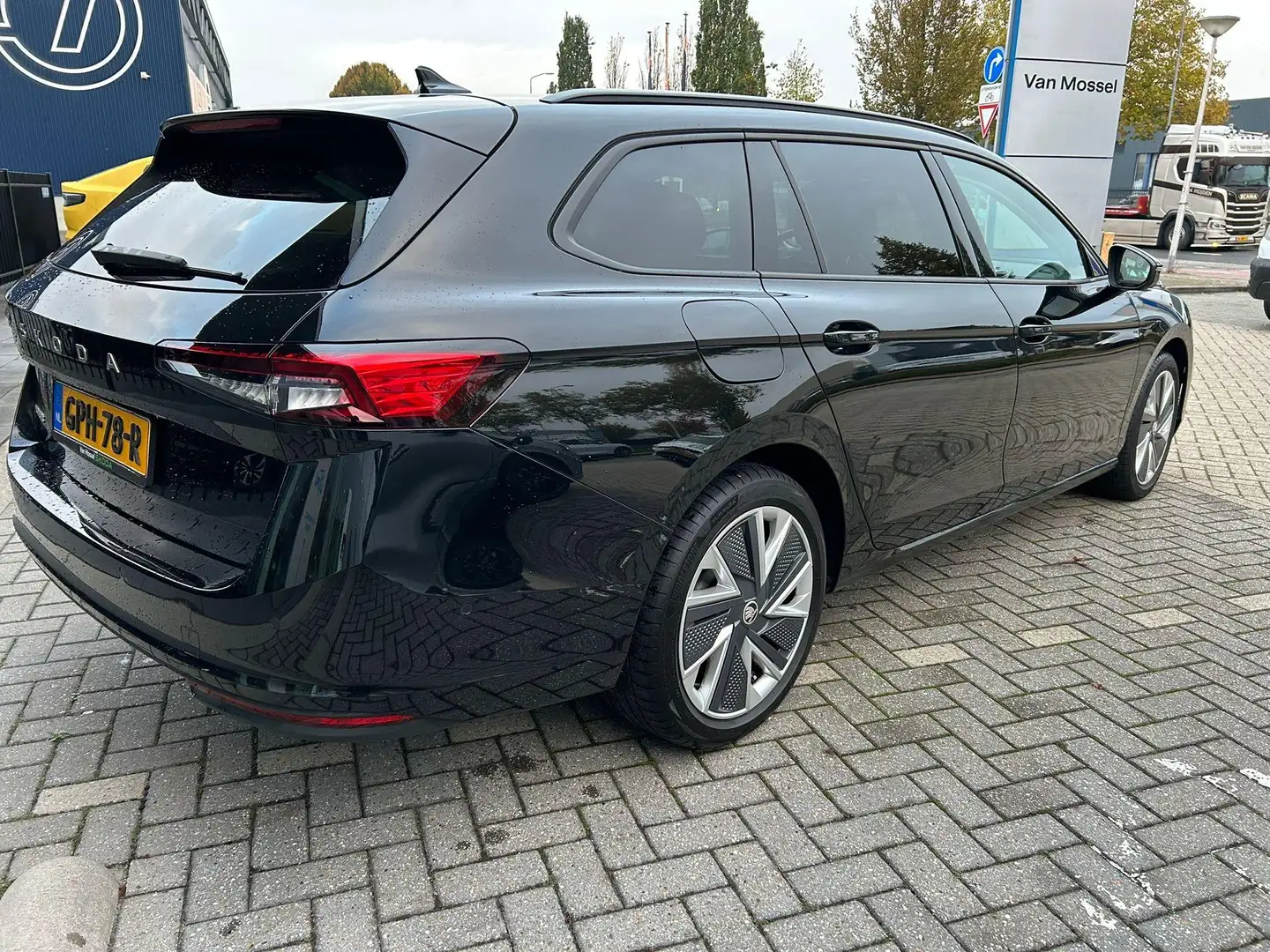 Skoda Superb Combi 1.5 TSI MHEV First Edition Noir - 2