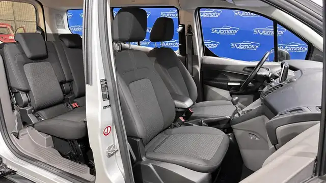 Ford Transit view 3