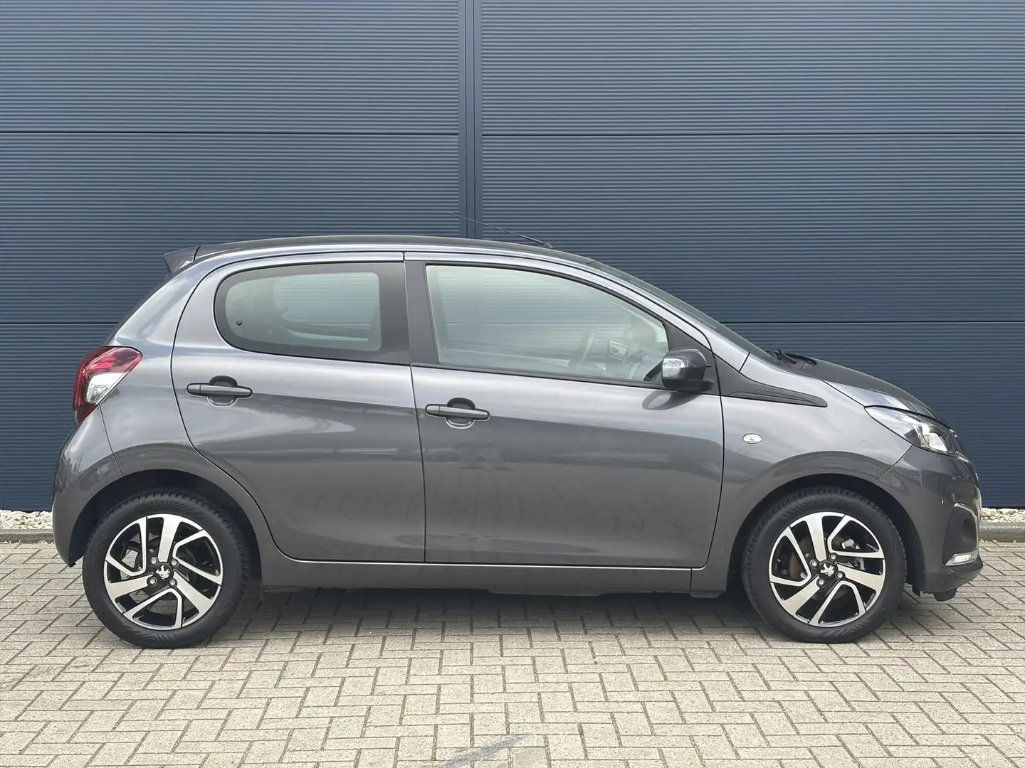 Peugeot 108 1.0 e-VTi 72pk 5D Allure | Bluetooth | Camera Grigio - 2