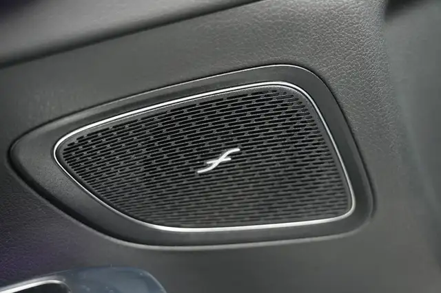 Mercedes-Benz C-Class view 12