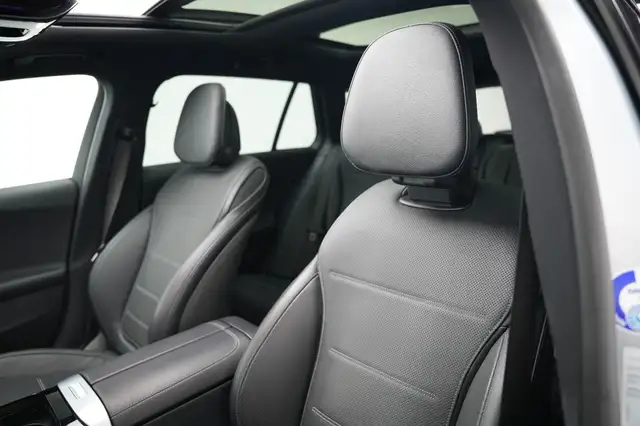 Mercedes-Benz C-Class view 13