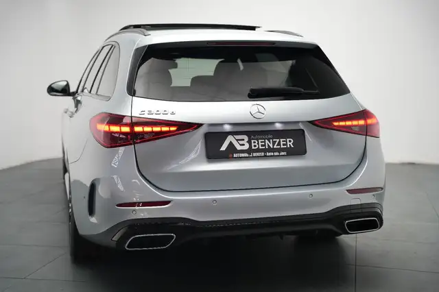 Mercedes-Benz C-Class view 8