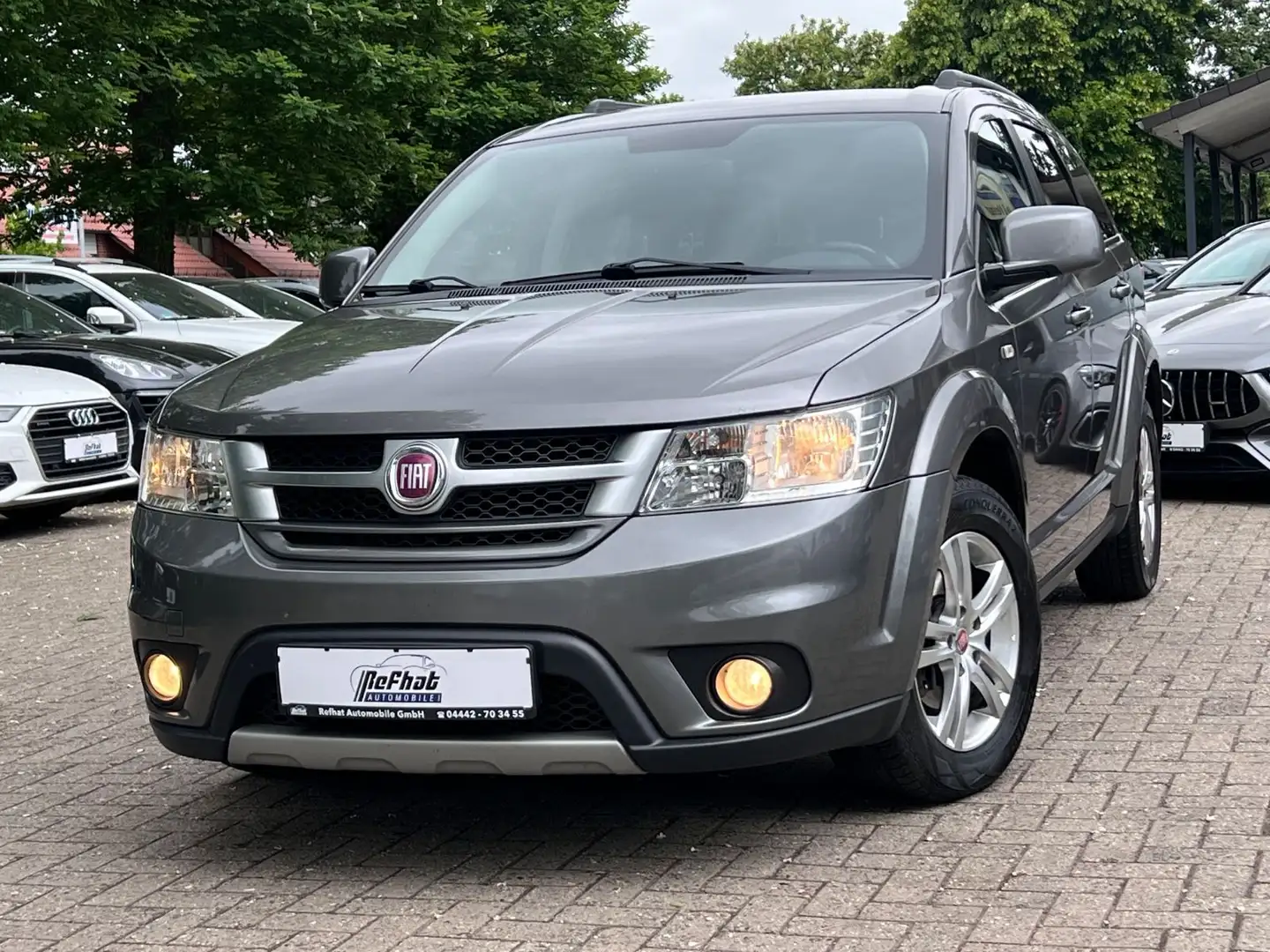 Fiat Freemont Urban  Navi / 7-Sitzer Grau - 1