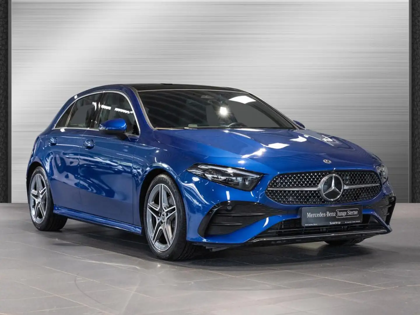 Mercedes-Benz A 180 , AMG SPUR PANO AHK KAMERA PDC SHZ MULTI Blau - 2