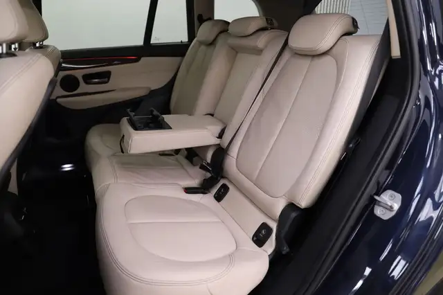 BMW 2 Series view 11