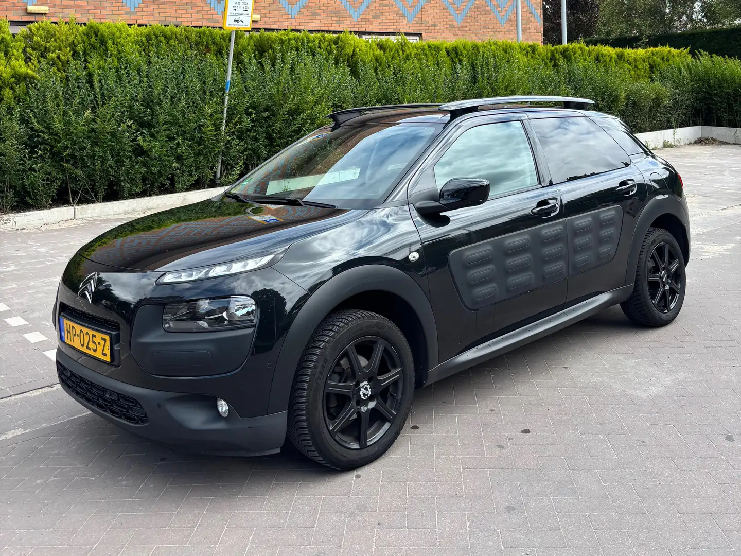 Citroen C4 Cactus C4 Cactus 1.2 PureT. Bns. Plus Zwart - 1