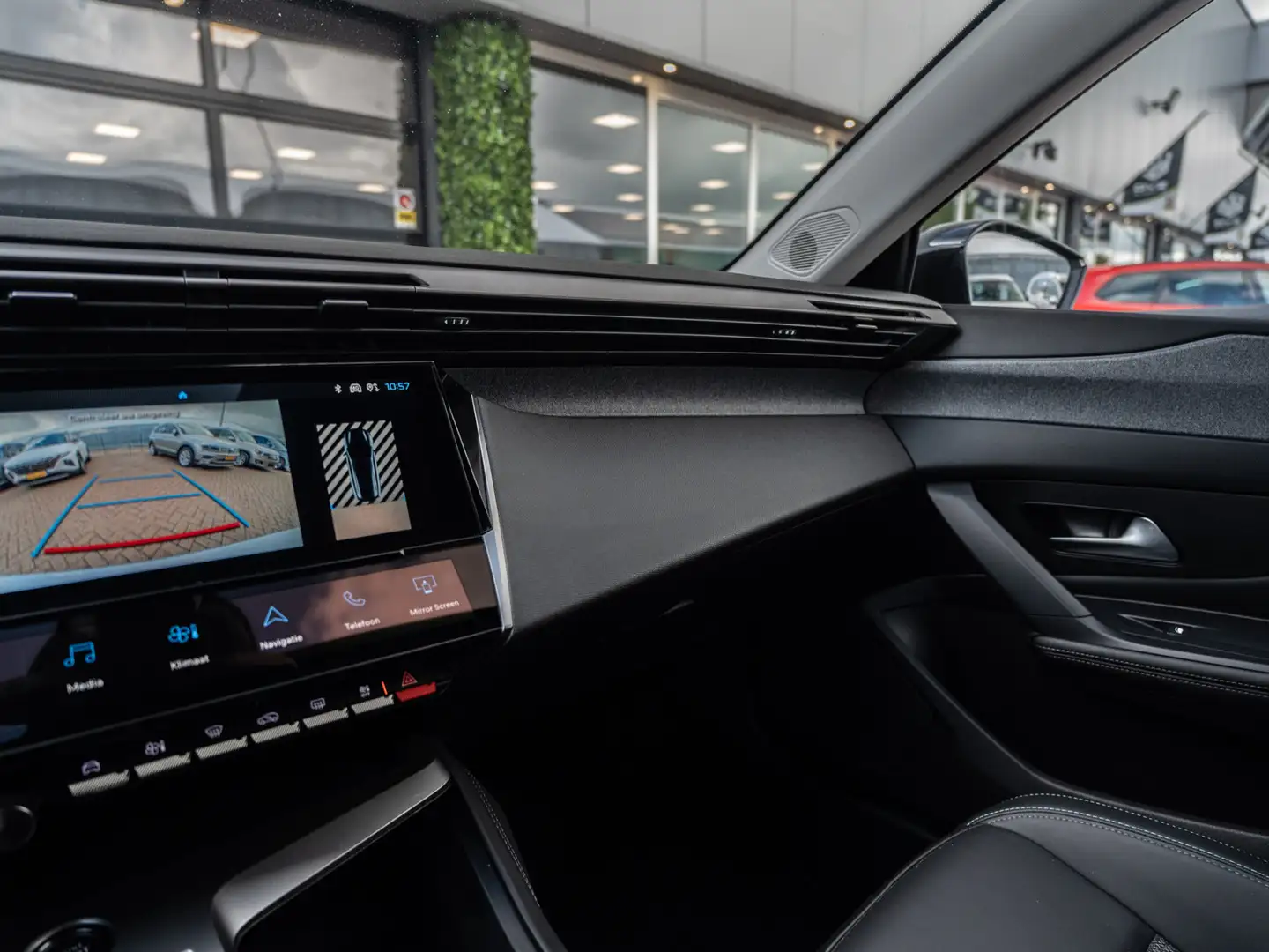 Peugeot 308 SW 1.5 BlueHDi Automaat Allure Business | Carplay Grau - 2