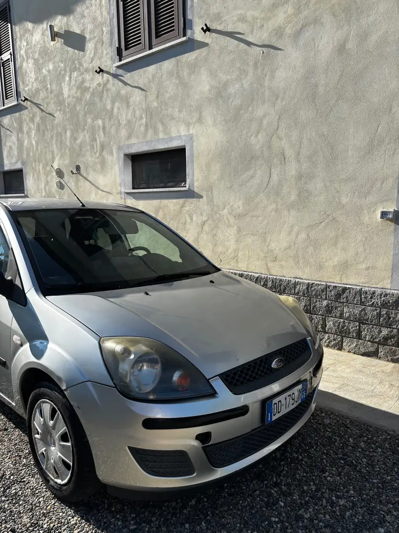Ford Fiesta Fiesta V 2006 5p 1.2 Titanium Argento - 1