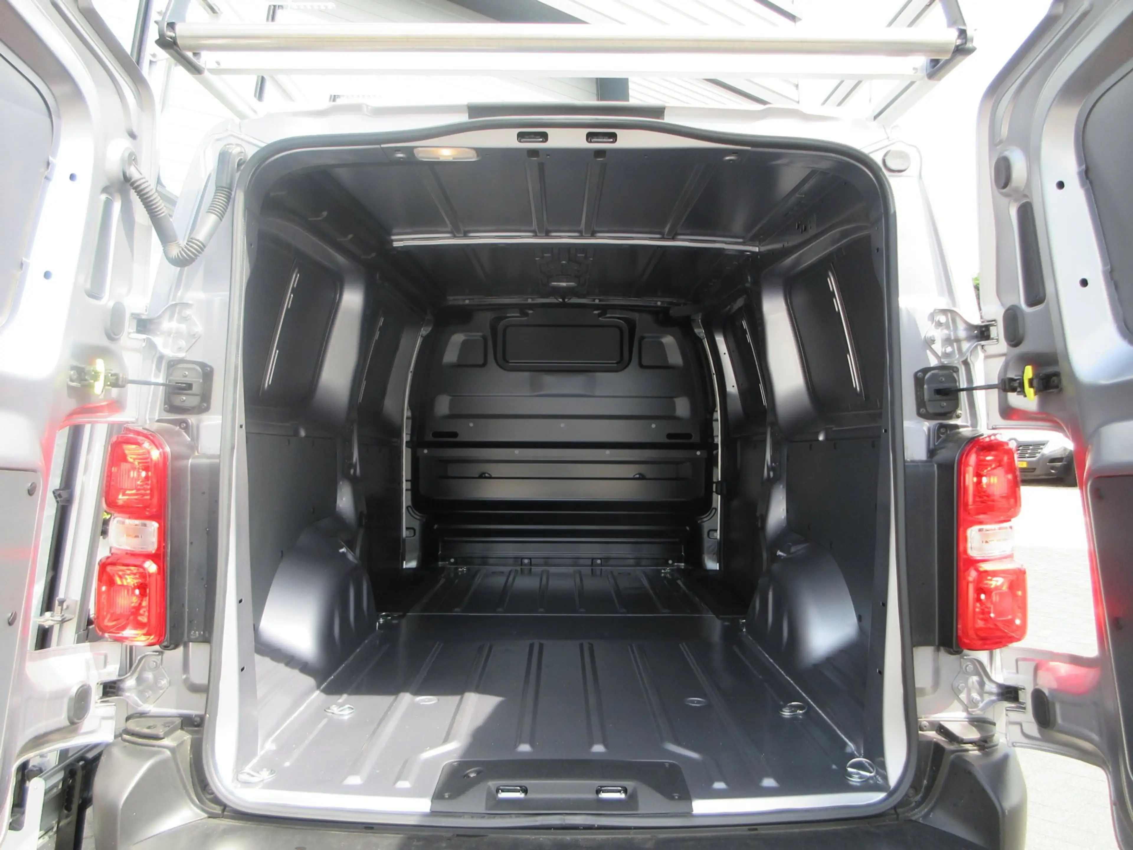 Opel Vivaro-e Electric L3 75 kWh, L3 75 kWh, 316km WLTP, Snellad — photo 9