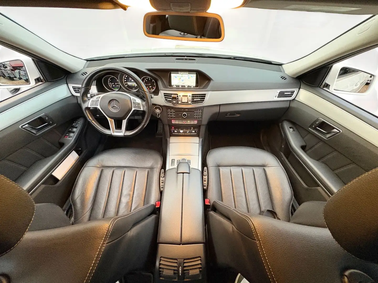 Mercedes-Benz E 200 2.Hd BlueTEC Avant. AMG-Line 360° Kamera Weiß - 2