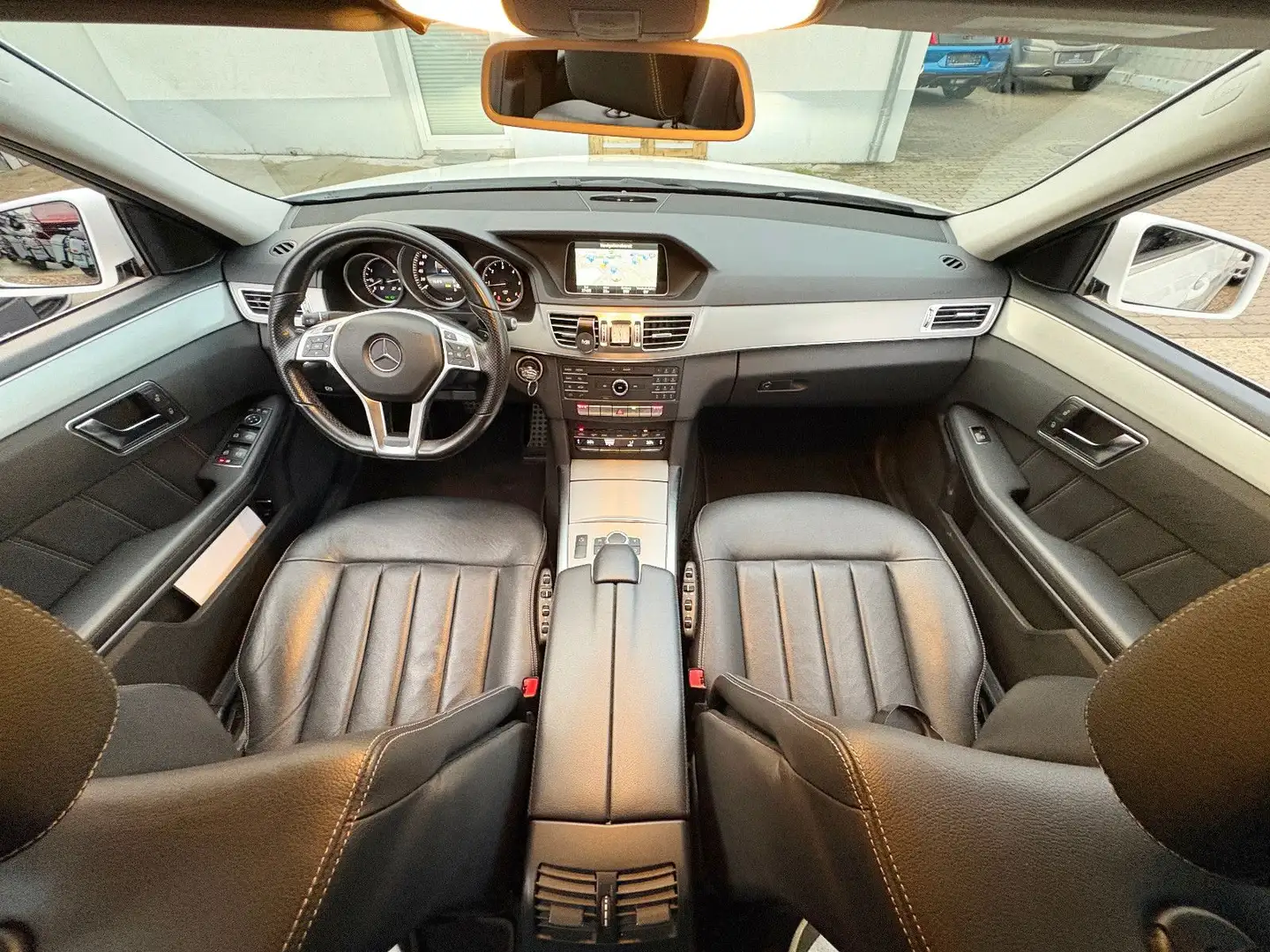 Mercedes-Benz E 200 2.Hd BlueTEC Avant. AMG-Line 360° Kamera Blanc - 2