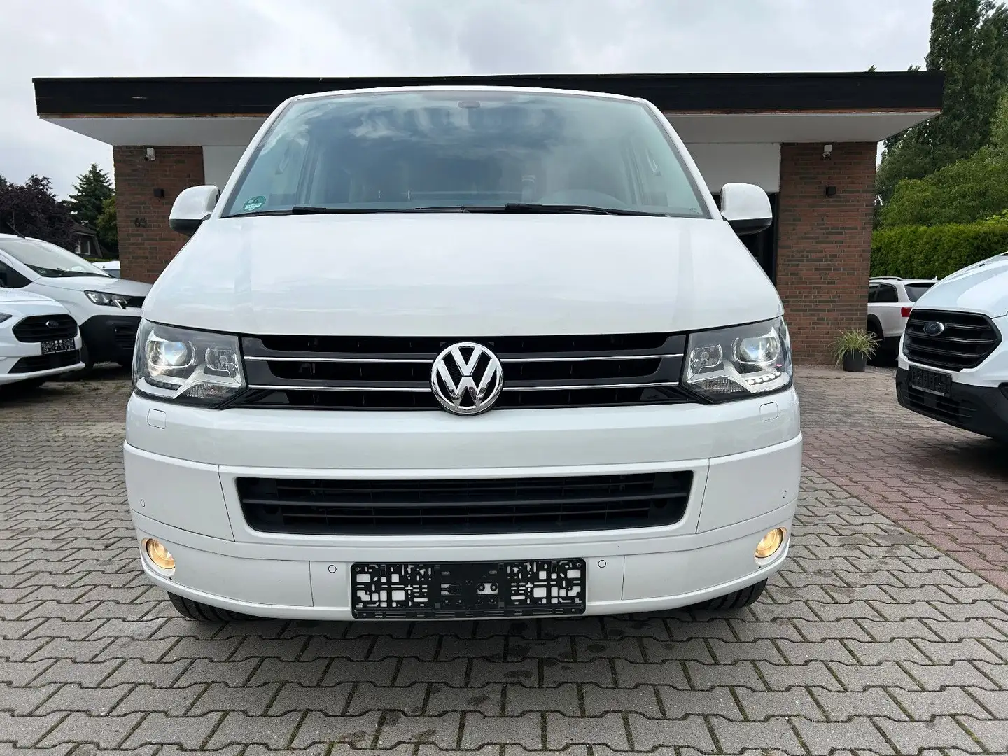 Volkswagen T5 Multivan Comfortline DSG*Navi*Sitzh.*6 Sitzer Wit - 2