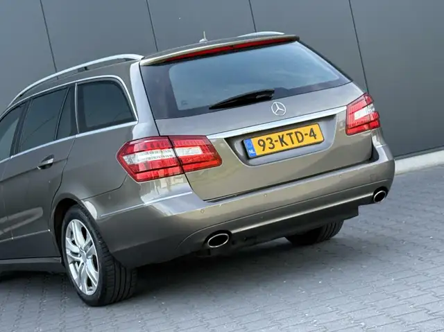 Mercedes-Benz E-Class view 13