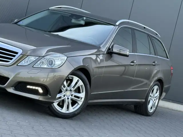 Mercedes-Benz E-Class view 6