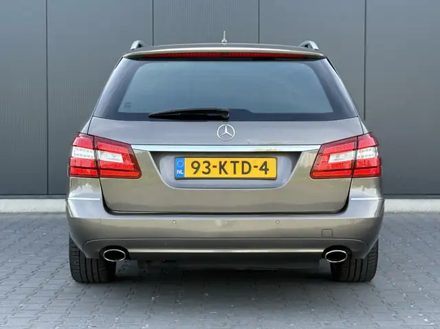 Mercedes-Benz E-Class view 8