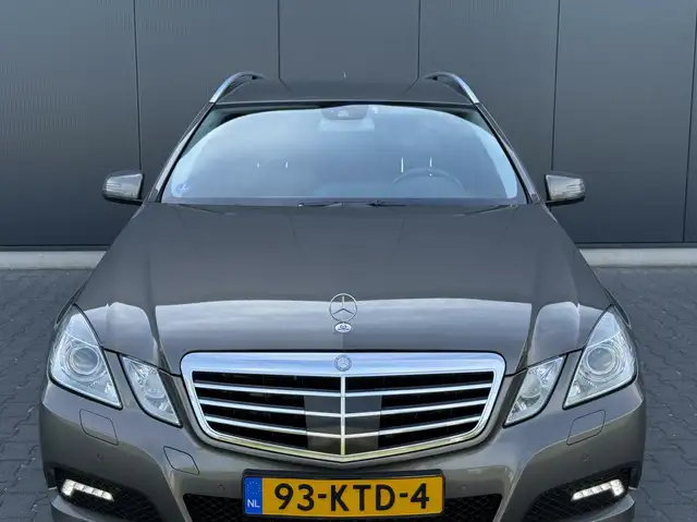 Mercedes-Benz E-Class view 14