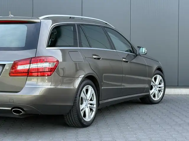 Mercedes-Benz E-Class view 5