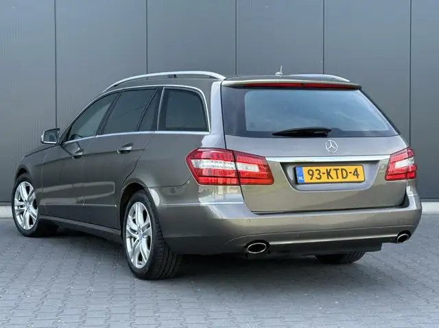 Mercedes-Benz E-Class view 3