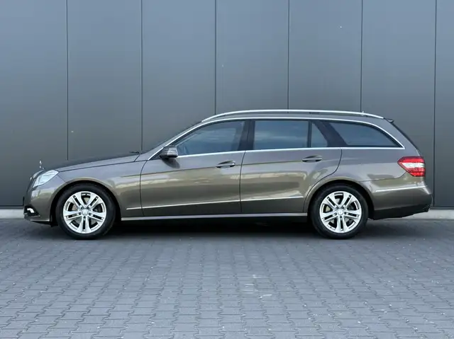 Mercedes-Benz E-Class view 9