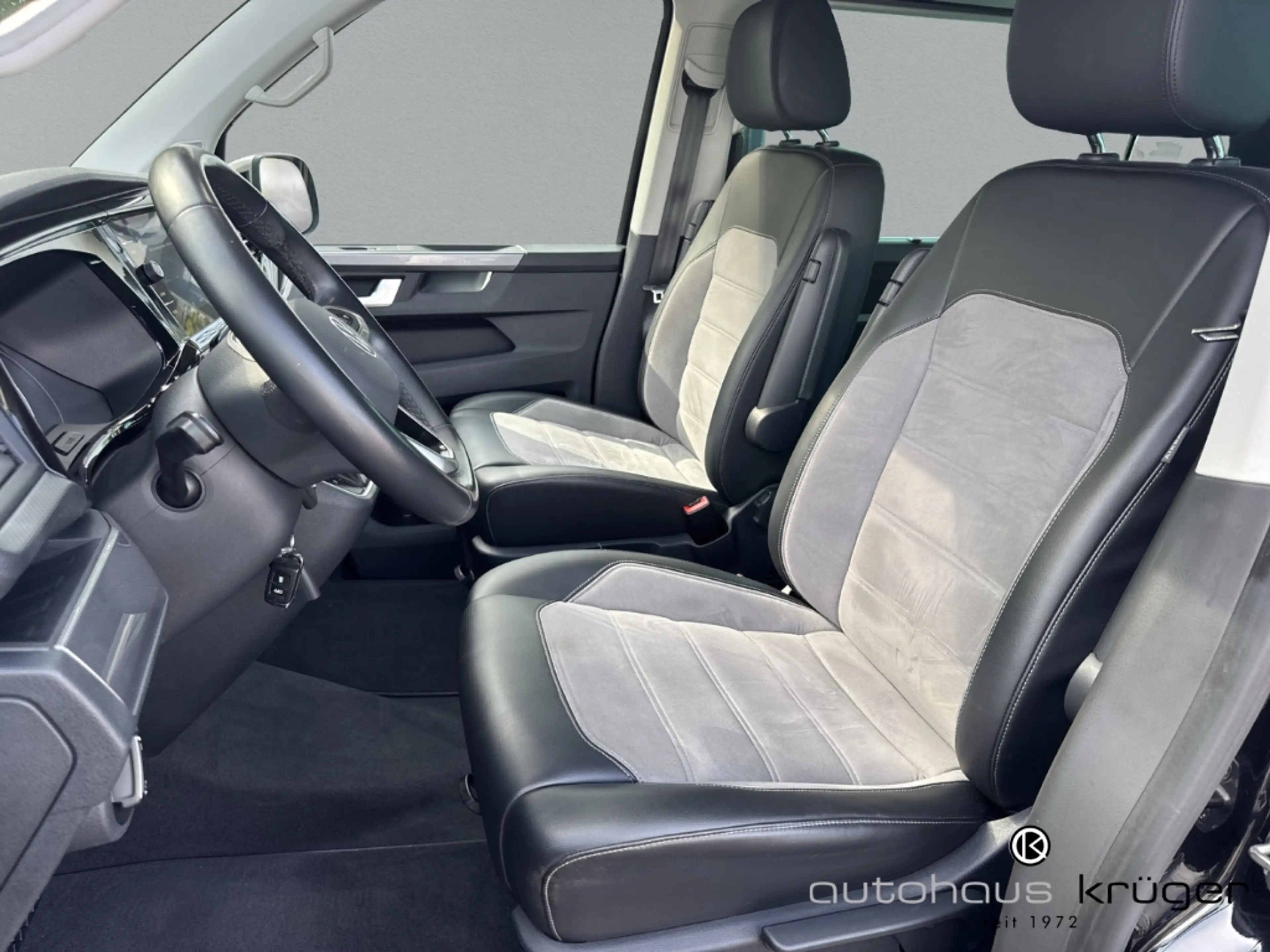 Volkswagen T6.1 Multivan Generation Six 2.0 TDI DSG StandHZG Navi LED ACC D — photo 11