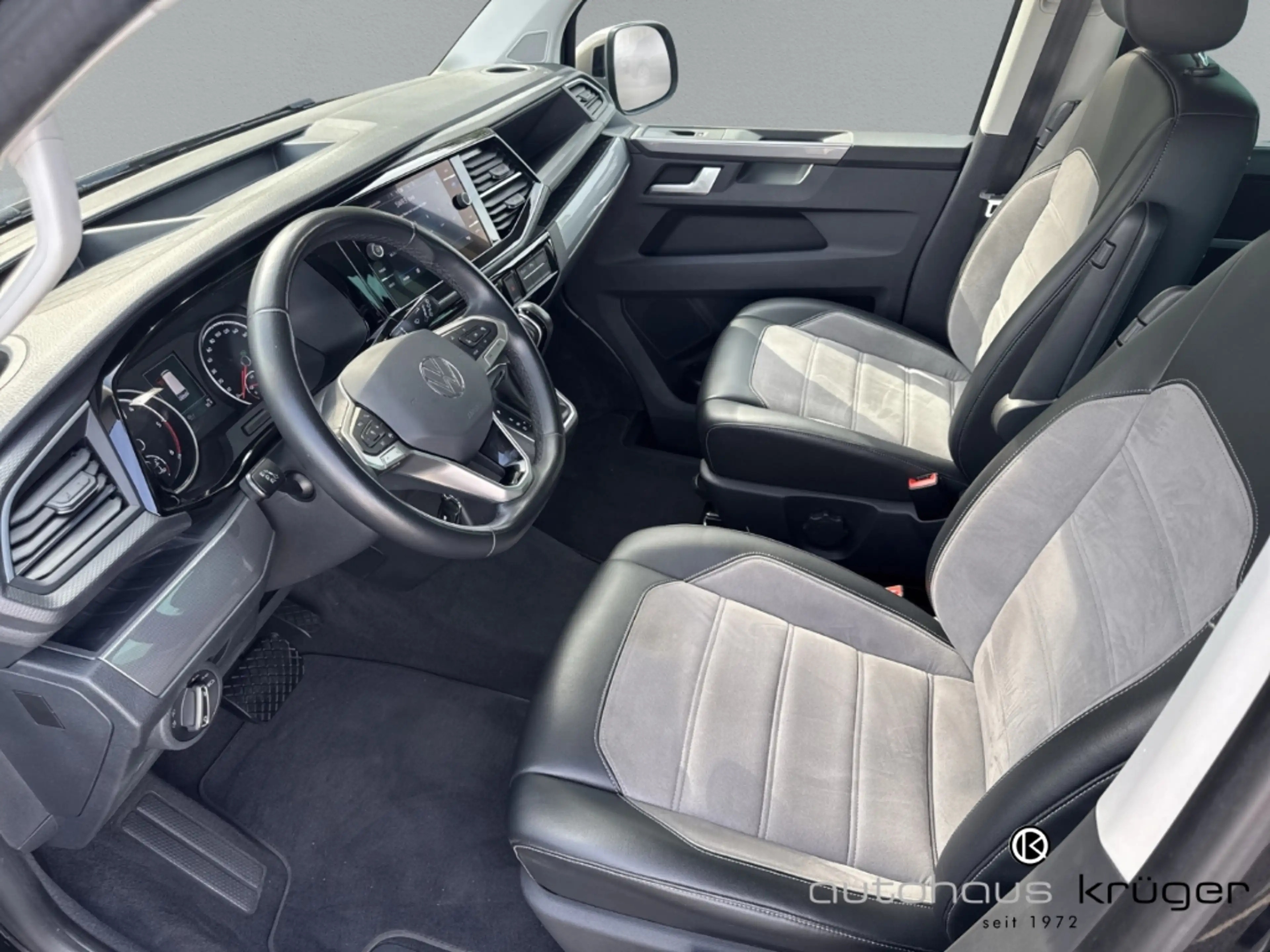 Volkswagen T6.1 Multivan Generation Six 2.0 TDI DSG StandHZG Navi LED ACC D — photo 12