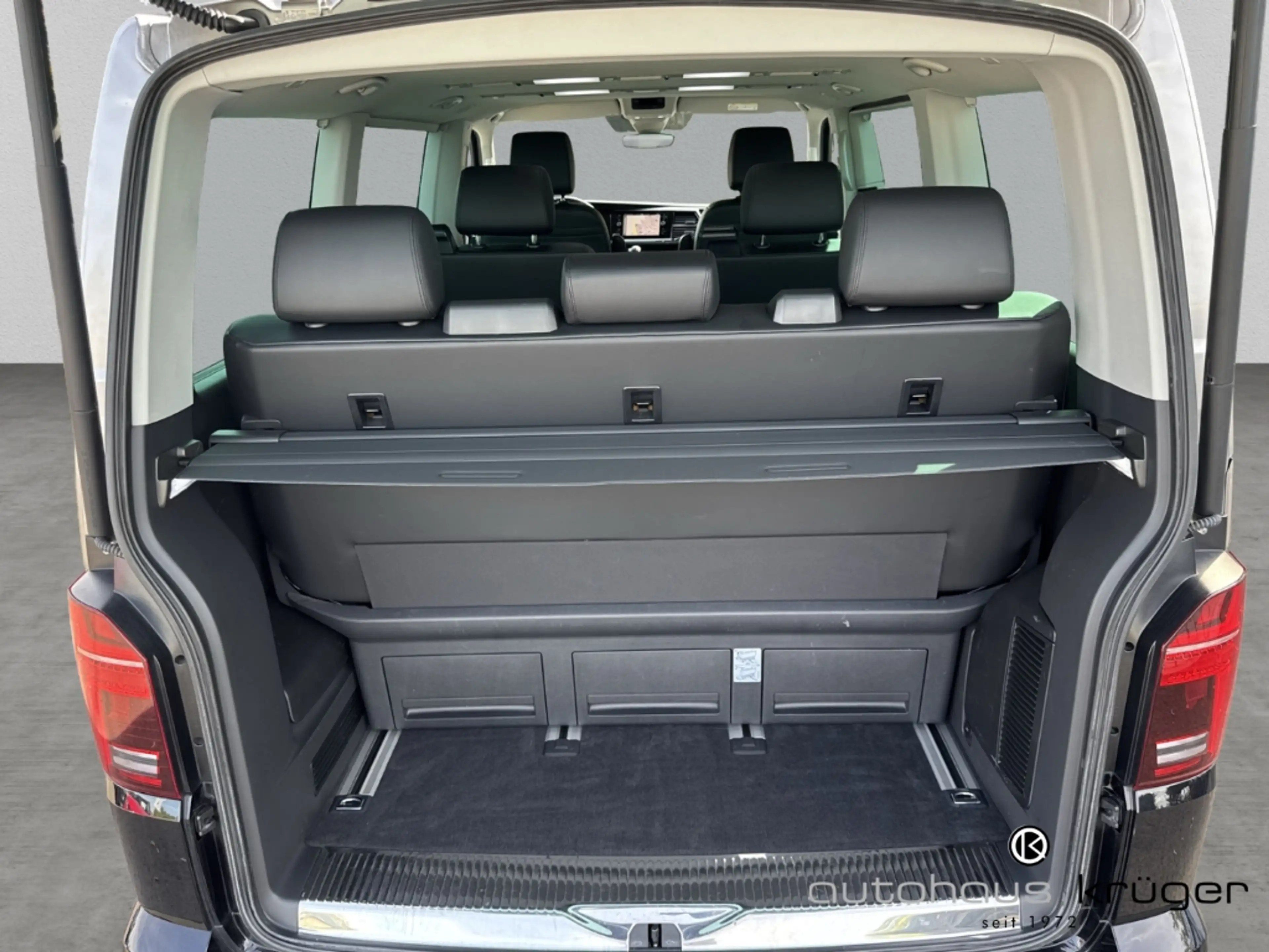 Volkswagen T6.1 Multivan Generation Six 2.0 TDI DSG StandHZG Navi LED ACC D — photo 9