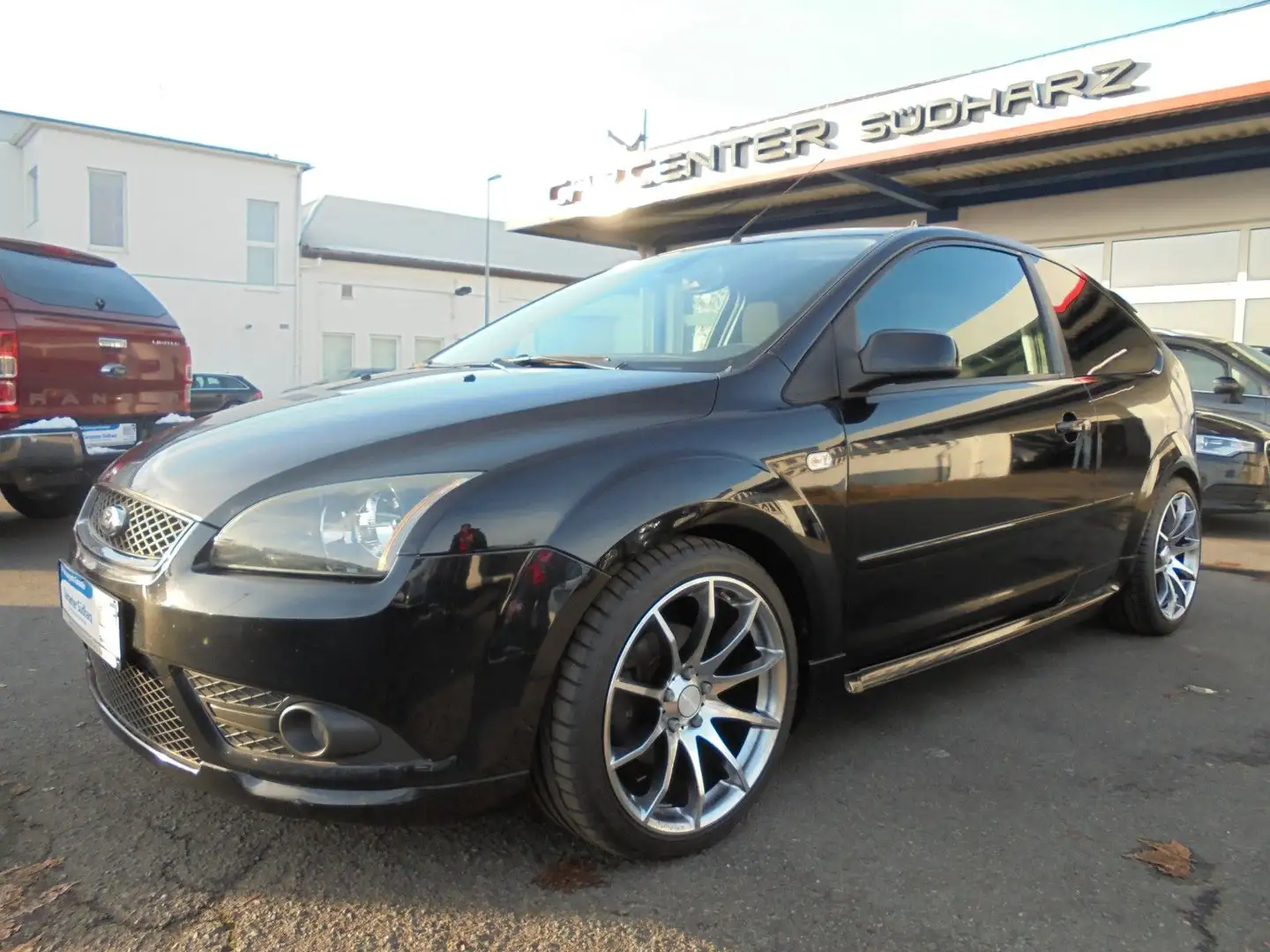 Ford Focus Lim. Sport Schwarz - 2