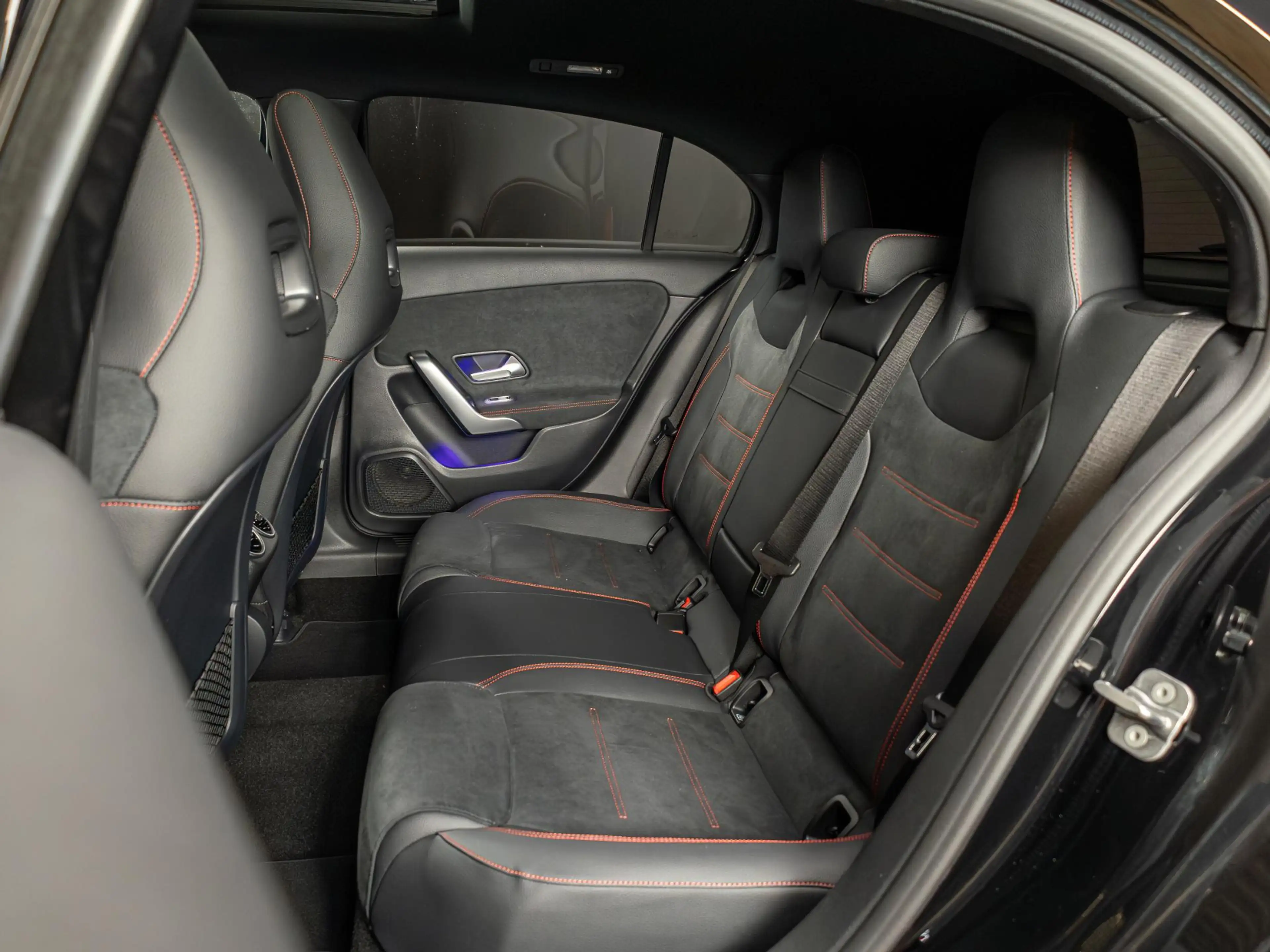 Mercedes-Benz A 250 Hatchback e Business Solution AMG | Panorama dak — photo 10