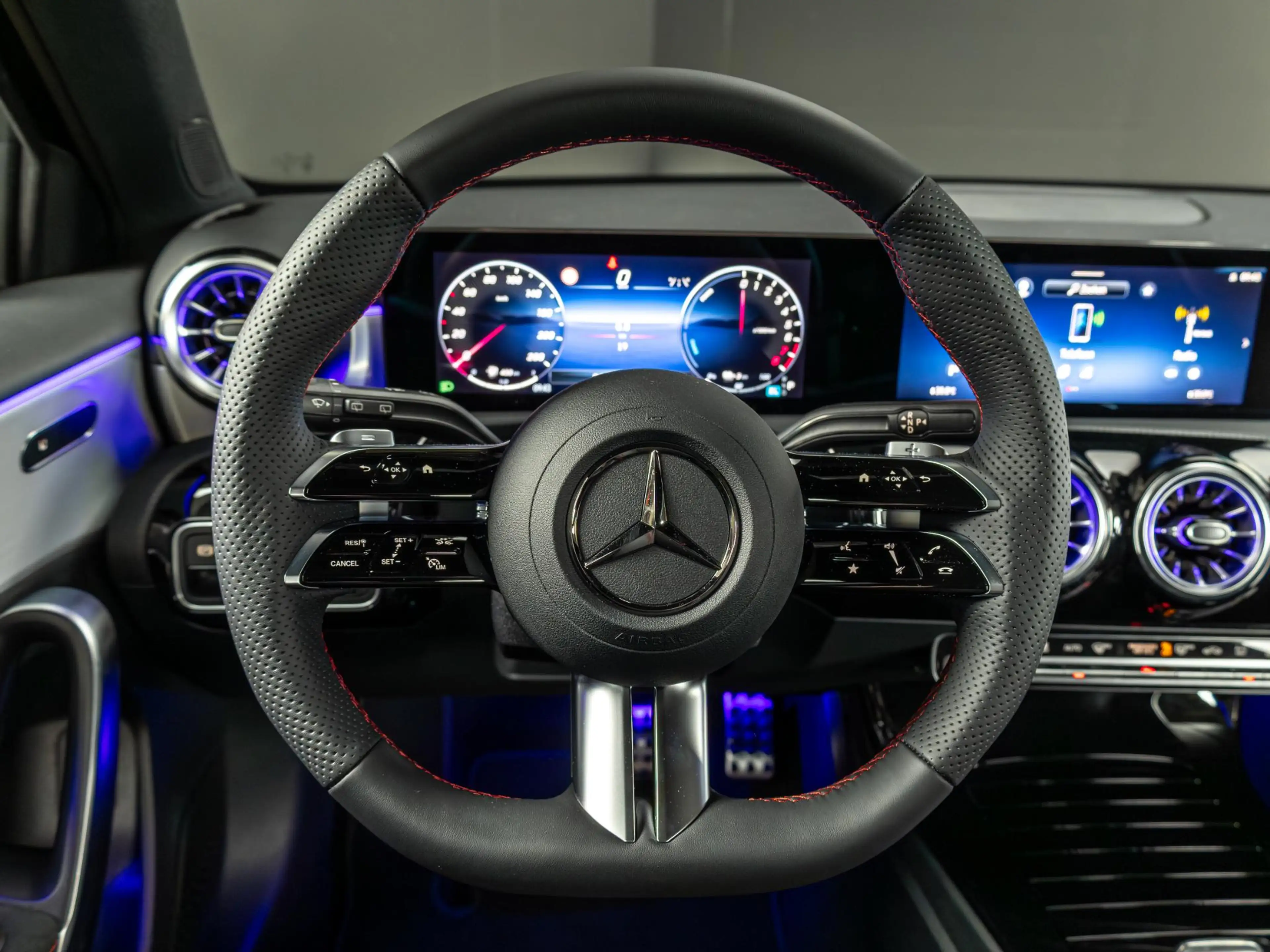 Mercedes-Benz A 250 Hatchback e Business Solution AMG | Panorama dak — photo 13