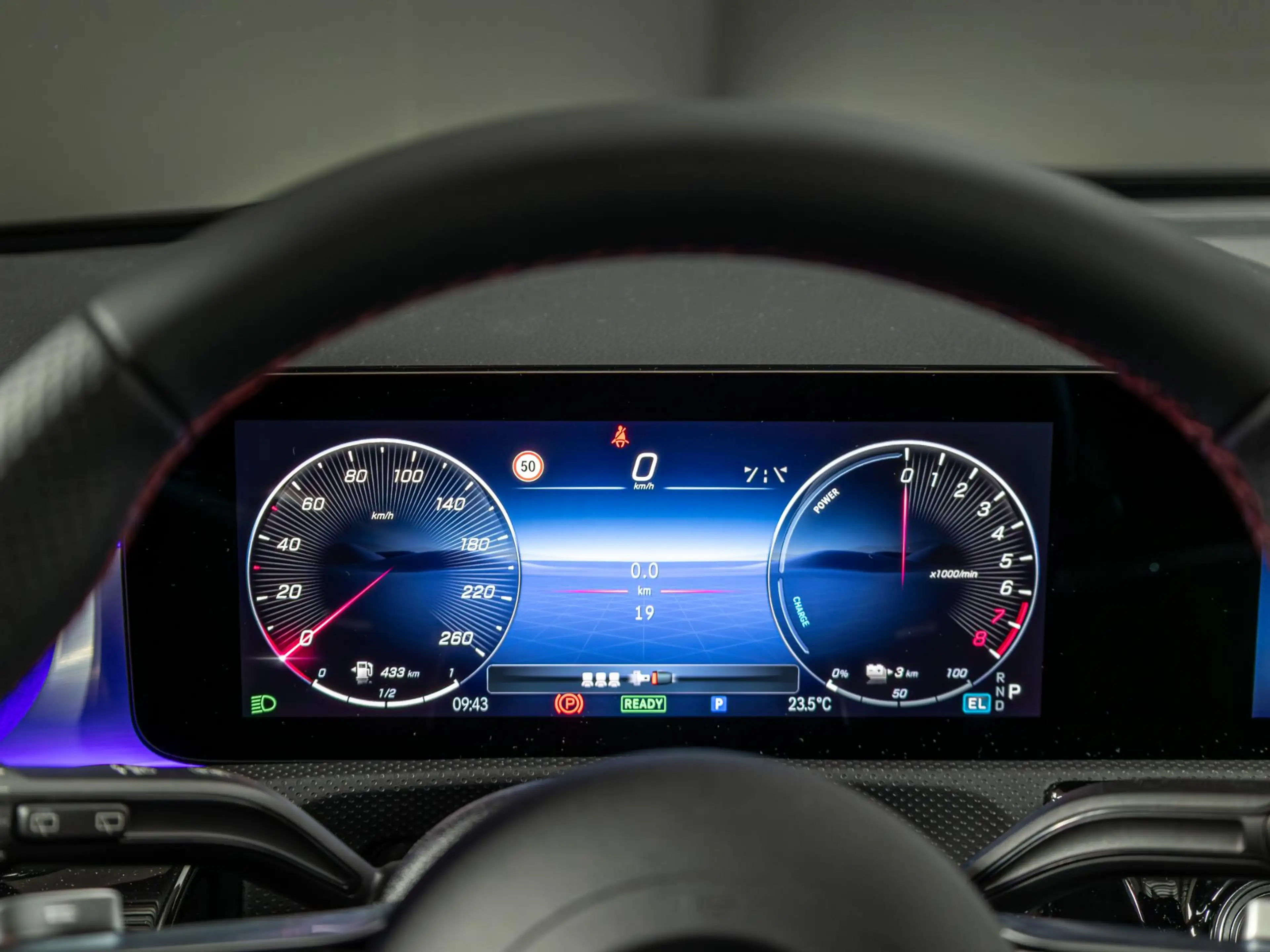 Mercedes-Benz A 250 Hatchback e Business Solution AMG | Panorama dak — photo 14