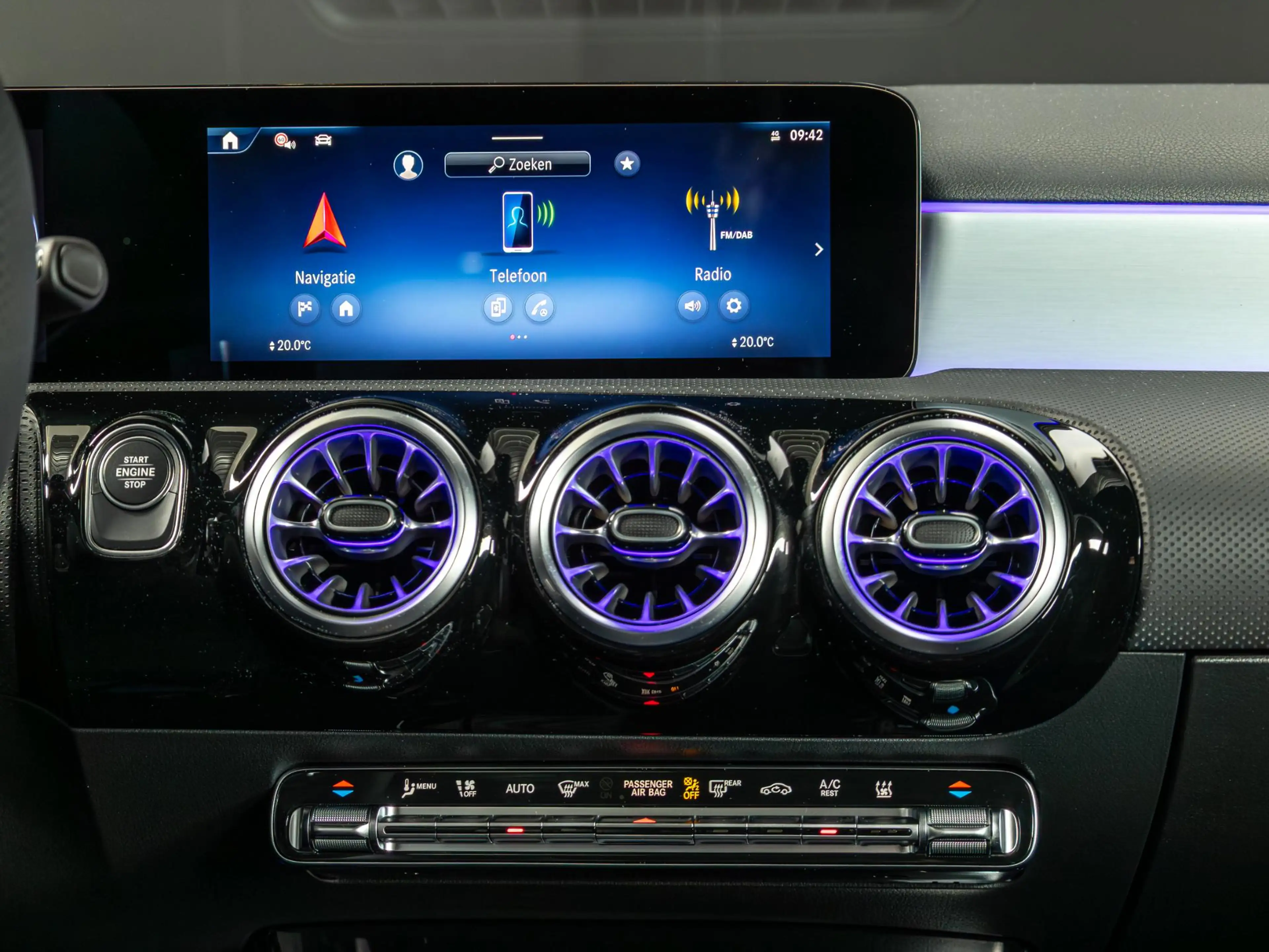 Mercedes-Benz A 250 Hatchback e Business Solution AMG | Panorama dak — photo 15