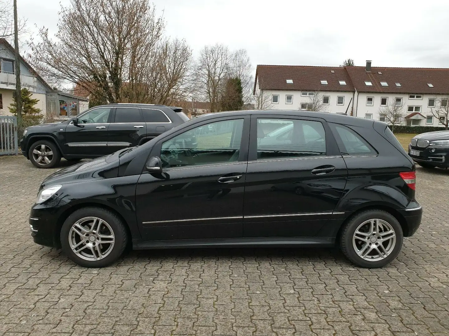 Mercedes-Benz B 200 B200*HU 02/25*Parkassistent*Teilleder*Panorama Schwarz - 1