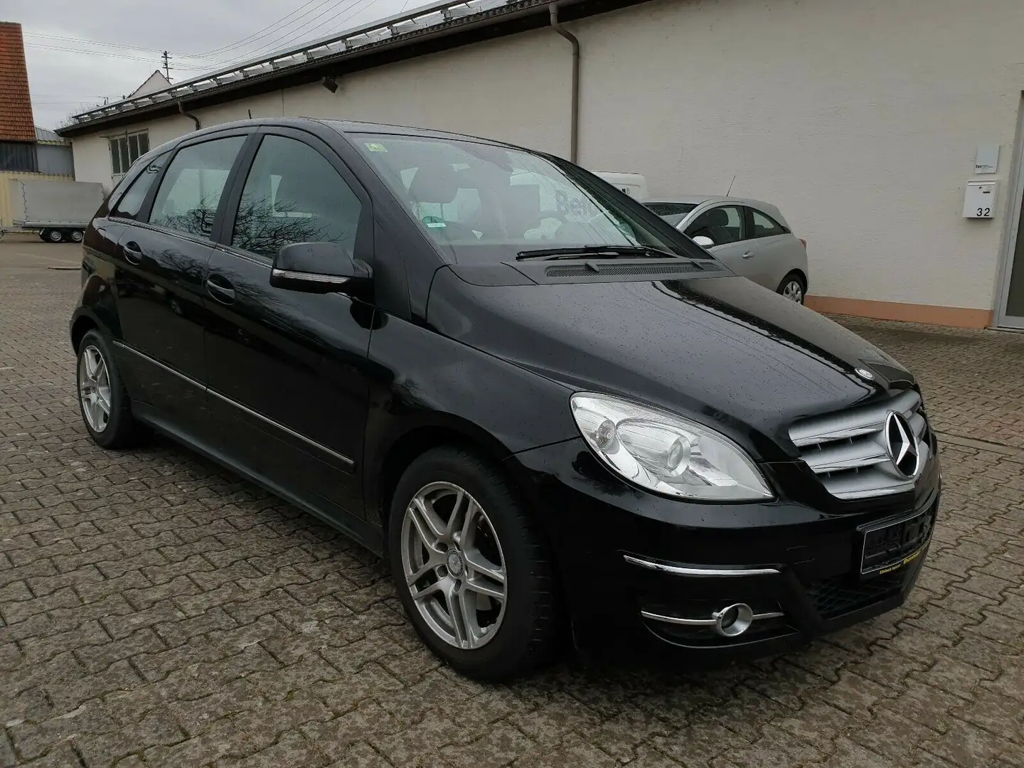 Mercedes-Benz B 200 B200*HU 02/25*Parkassistent*Teilleder*Panorama Negro - 1
