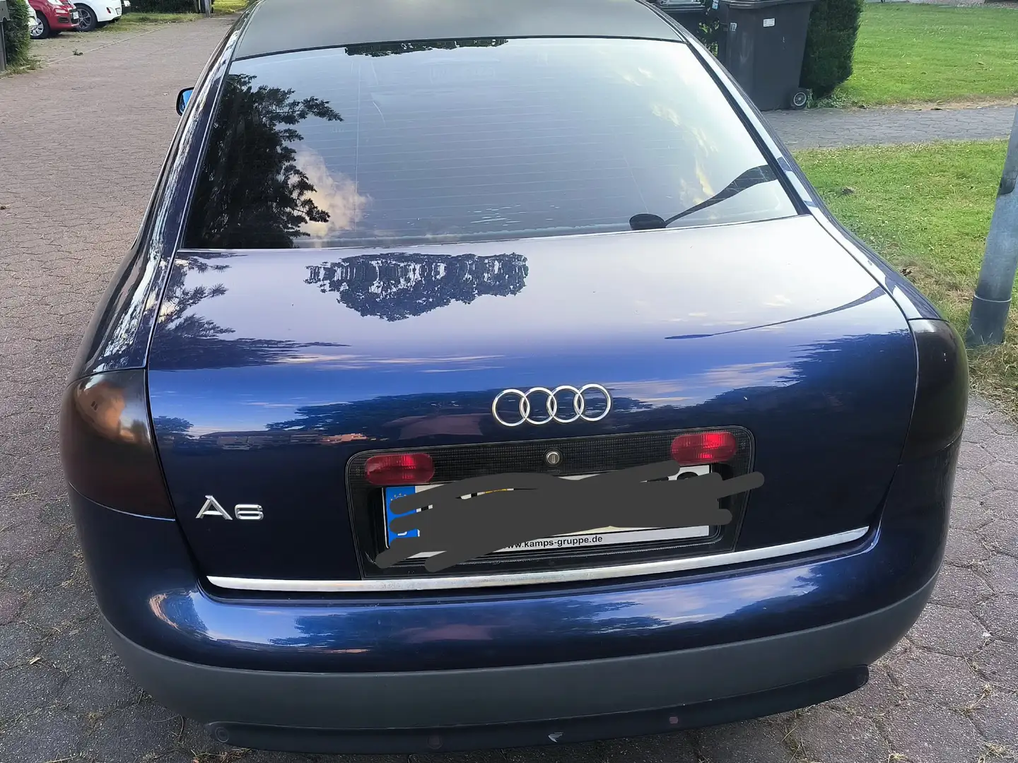 Audi A6 Limousine 2,4 l.    Kw 121.  Ps165 Blau - 2