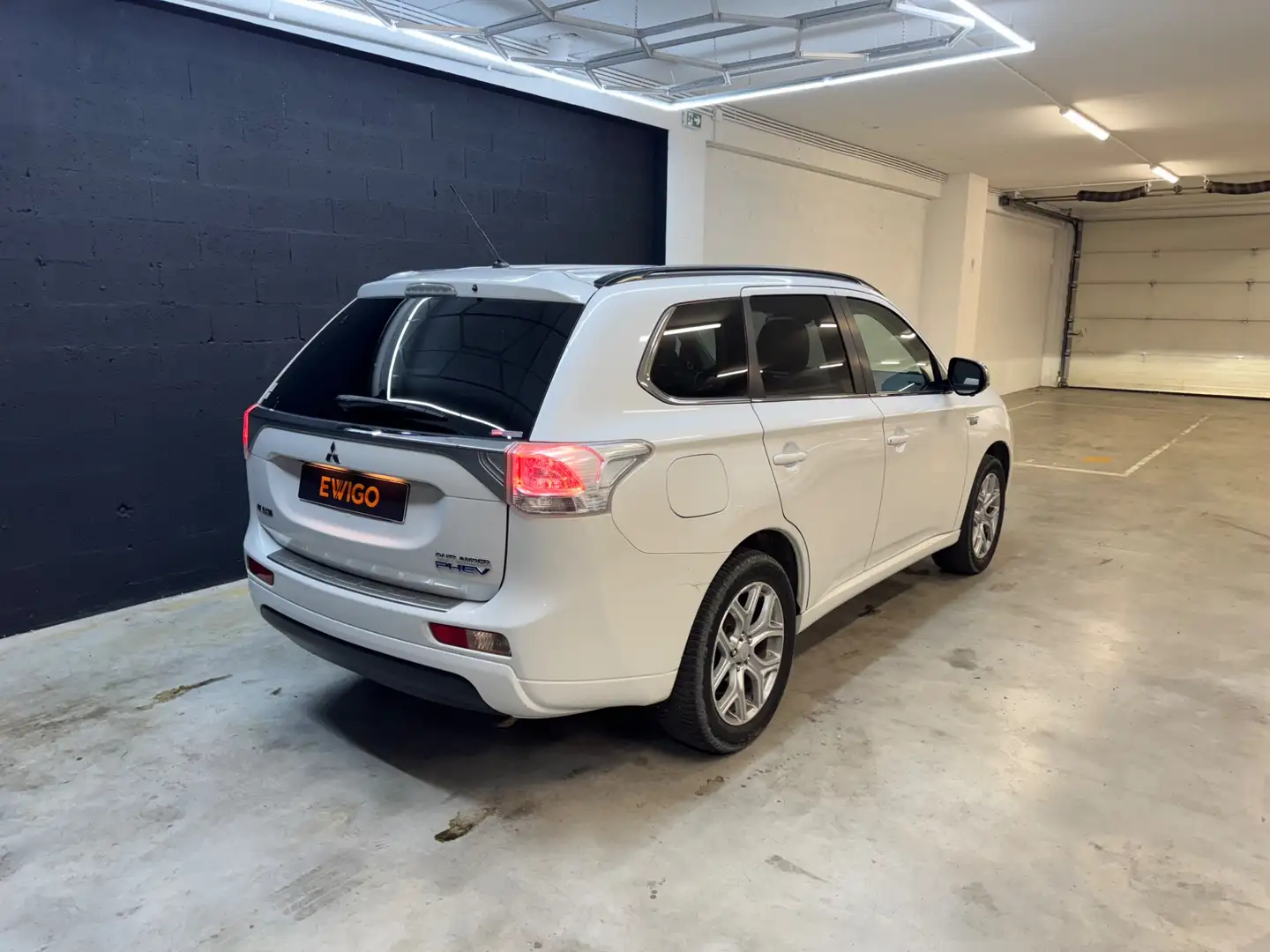 Mitsubishi Outlander OUTLANDER 2.0 HYBRID PHEV INSTYLE / 4 PNEUS NEUFS - 2